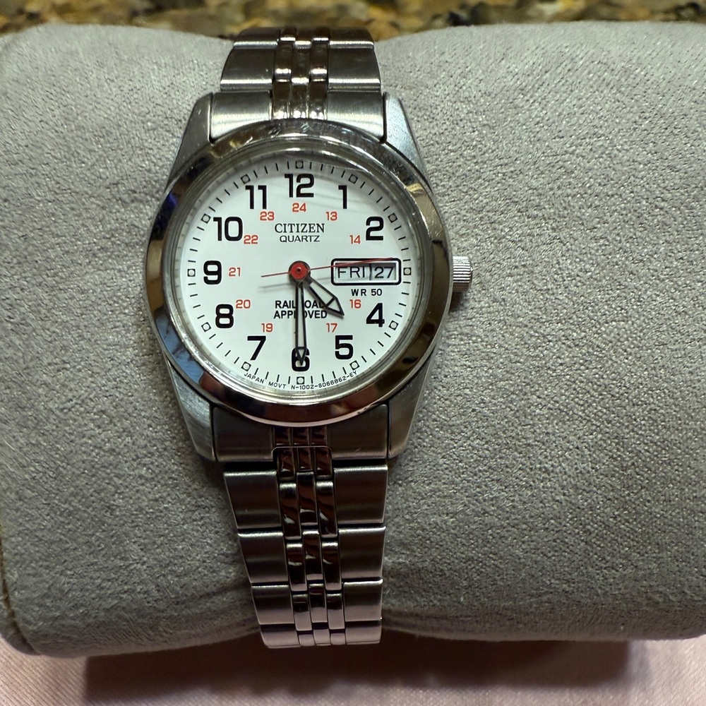 Citizen Silver Quartz Watch with White Face, date and day display